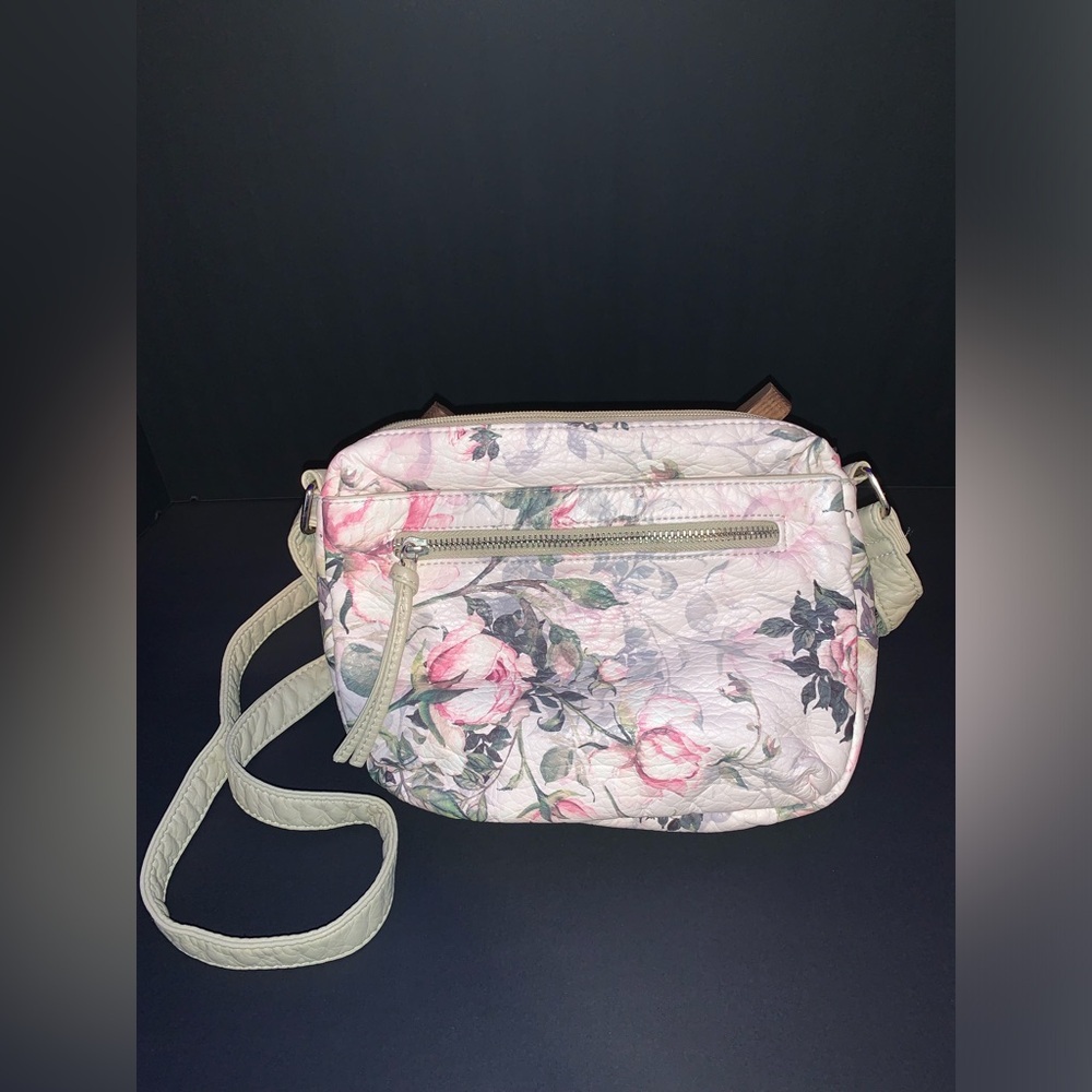 Bueno, Floral designed, Crossbody purse/bag. Rare vintage purse from 1983